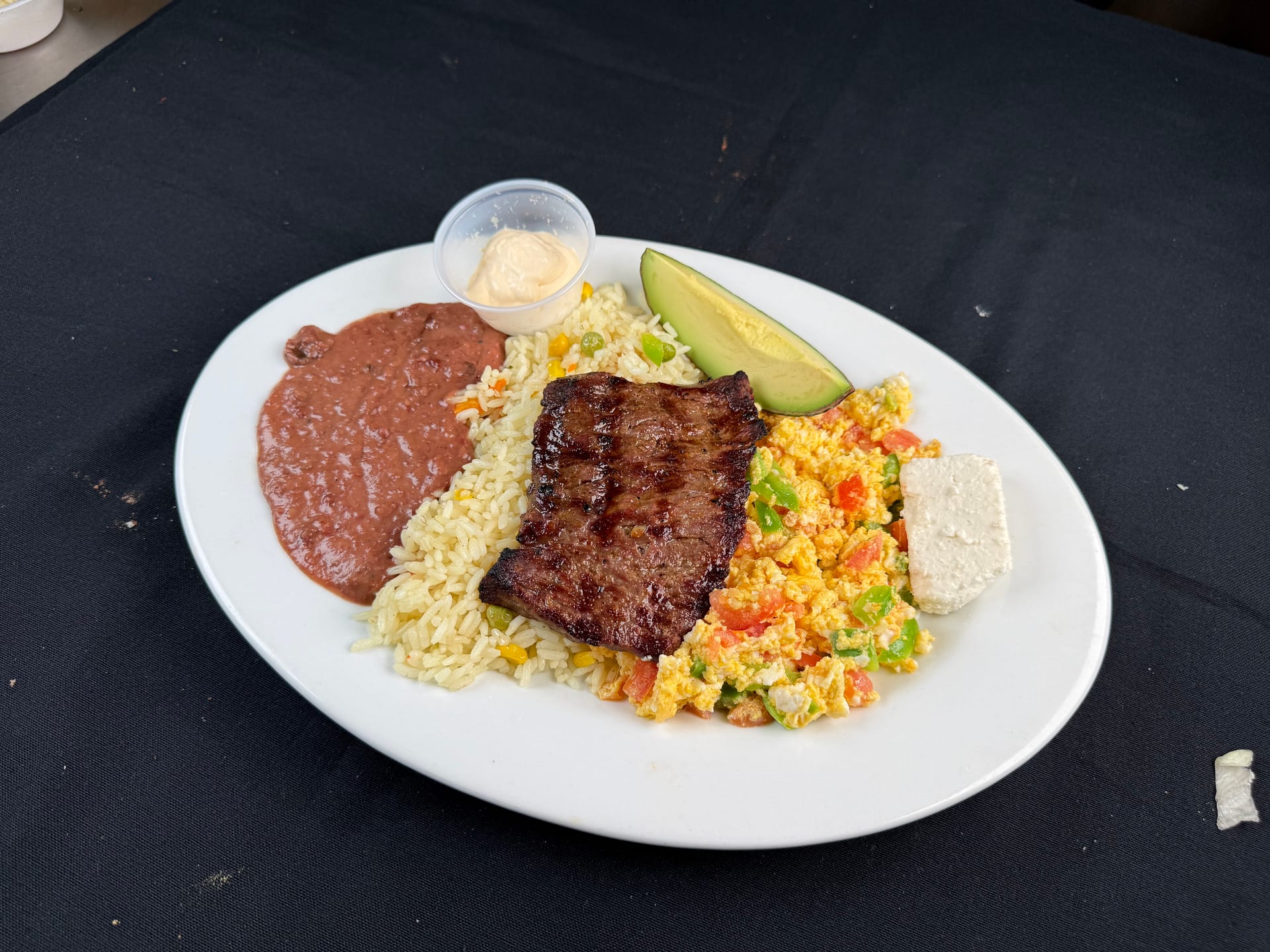 Ambiente del comedor de Típicos Doña Juanita
